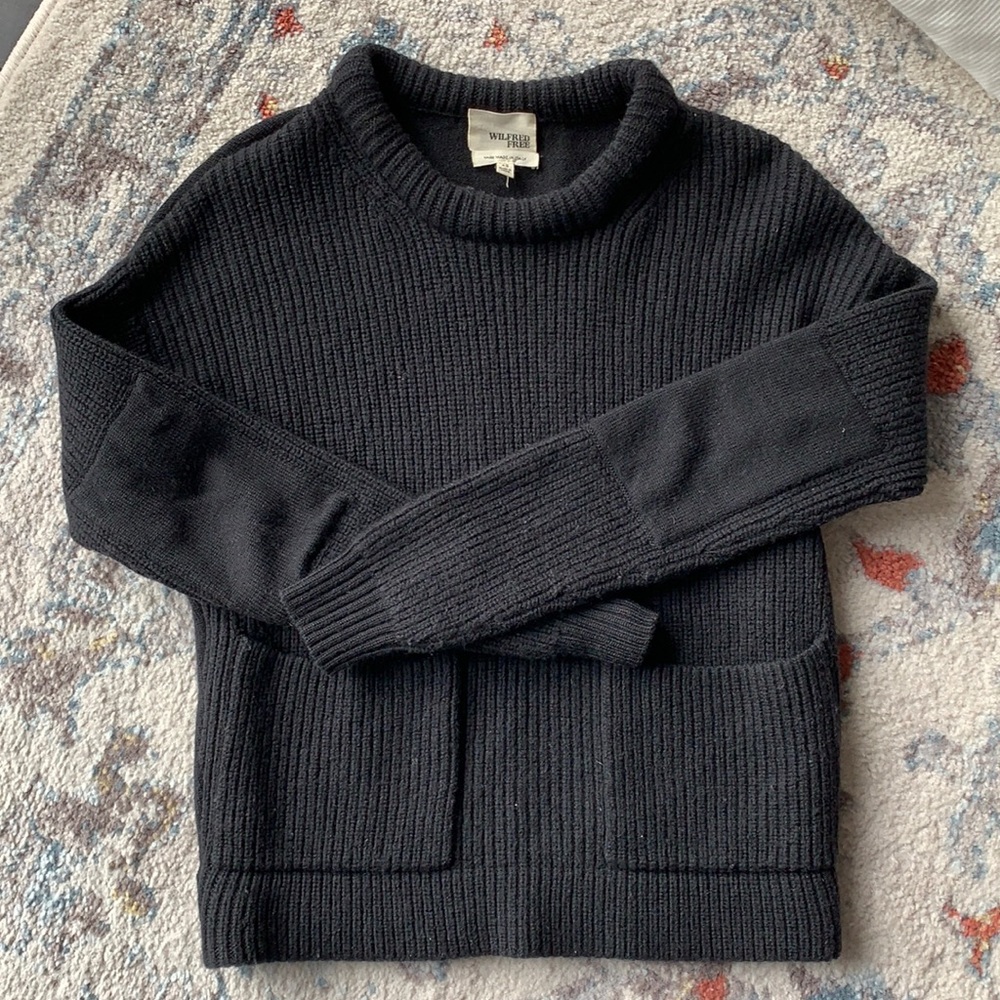 💜 Aritzia black knit long sleeve sweater
